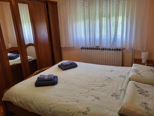 a bedroom with a bed with two towels on it at Apartman Martina in Gospić