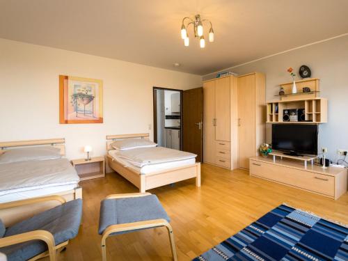 En eller flere senge i et værelse på Apartment B609 by Interhome