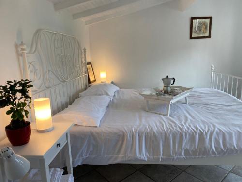 Una cama o camas en una habitación de Apartment Asplanato - DOL163 by Interhome