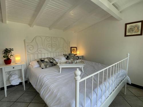 Una cama o camas en una habitación de Apartment Asplanato - DOL163 by Interhome