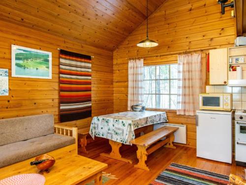 Nhà bếp/bếp nhỏ tại Holiday Home Suopursu by Interhome