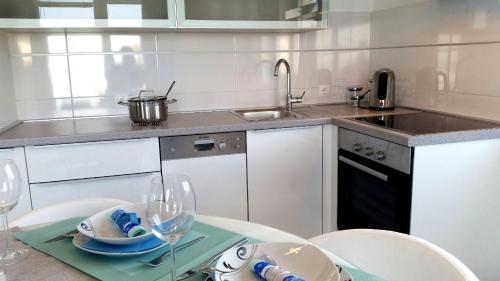 Η κουζίνα ή μικρή κουζίνα στο Apartments Sea Reflections