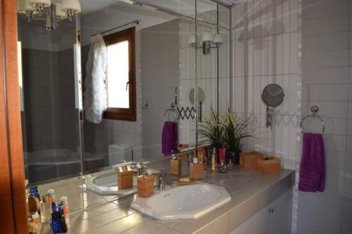 Ένα μπάνιο στο Grand Villa Lagonisi