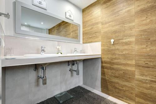 a bathroom with a sink and a mirror at 3 Bedroom Semi Detached Villa with Stunning Views! in Benalmádena