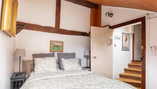 Posteľ alebo postele v izbe v ubytovaní Chalet charm in the heart of the old town