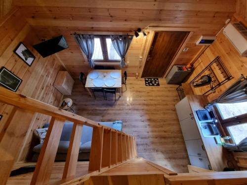 an overhead view of a cabin with a staircase and a table at Chatki na Kaszubach in Borsk
