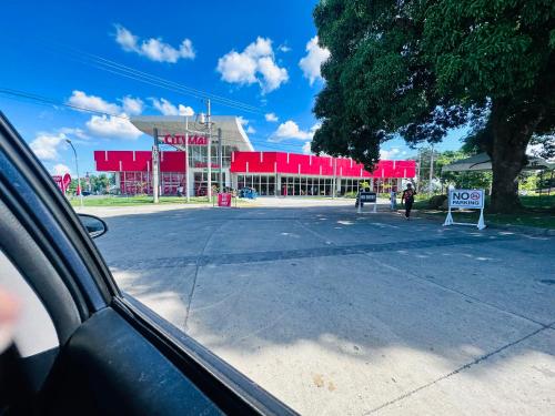 een uitzicht vanuit een autoraam op een parkeerplaats bij 3 bedroom house Prestige Cabantian near Malls and Airport in Davao City