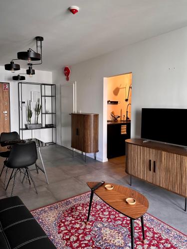 C71 - Metro Wilanowska - Free underground parking