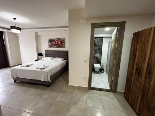 Postel nebo postele na pokoji v ubytování 6 Person, Apartment with Shared Pool - AWZ 252, 2