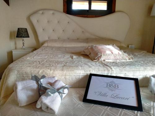 a bedroom with a bed with a sign on it at B&B Villa Lucari in Comiso