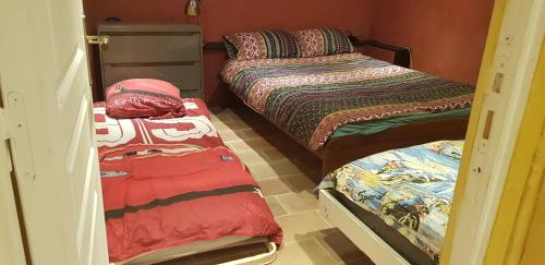 Кровать или кровати в номере T4 climatisé à 20 mn de Disney et 50 de Paris dans jolie maison briarde