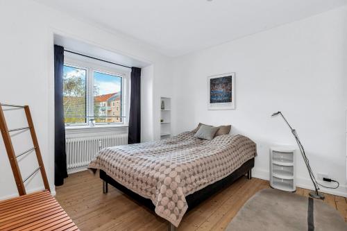 Łóżko lub łóżka w pokoju w obiekcie Plads til 4 personer - 5 minutter fra Friluftsbadet