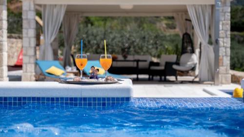 Traditional stone poolside villa in Bol