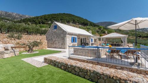 Traditional stone poolside villa in Bol