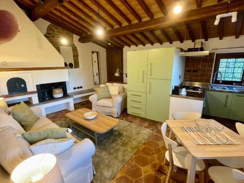 Posedenie v ubytovaní Tuscan Escape Luxury 2 bedroom apartment with pool