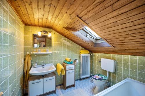 Kylpyhuone majoituspaikassa Haus Bergliebe - Zugspitzblick