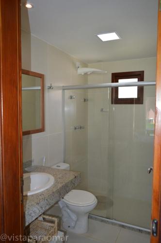 a bathroom with a toilet and a sink and a shower at Studio Luxo Ecológico. in Maceió