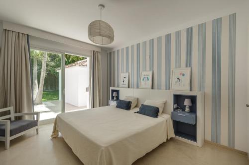 A bed or beds in a room at Holiday villa for rent in Marbella