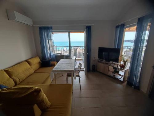 TV a/nebo společenská místnost v ubytování The View Apartment