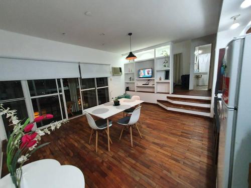 a kitchen and living room with a table and chairs at Loft5 a solo 2 cuadras de la Costanera!!! in Corrientes