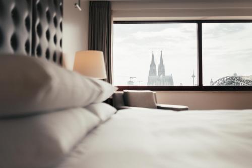 Uma cama ou camas num quarto em Hyatt Regency Köln