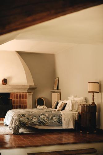 a bedroom with a bed and a fireplace at Le dimore de Il borgo del balsamico in Albinea