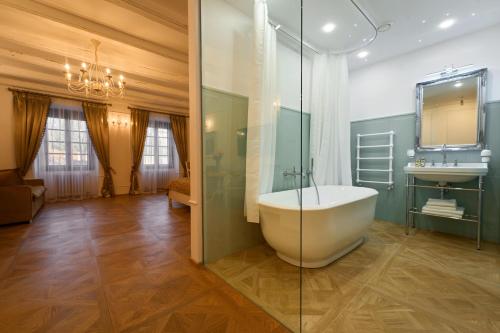 a bathroom with a tub and a sink at Spa Beerland Chateaux – U Zlaté Hrušky / At Golden pear in Prague