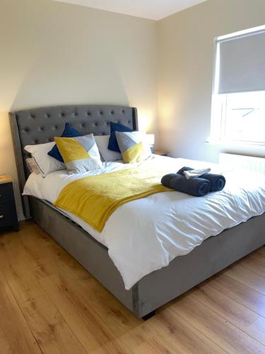 En eller flere senge i et værelse på Ardean House