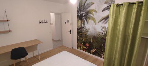 Katil atau katil-katil dalam bilik di Chambre dans T5 96m2 meublé tt équipé
