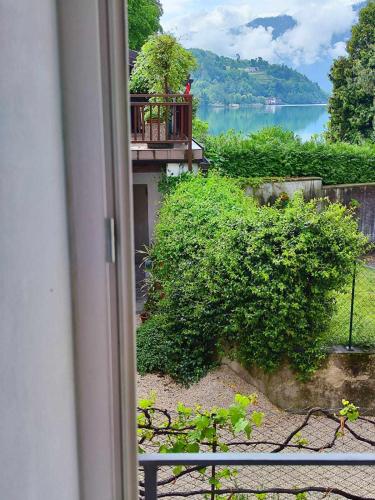 Piccolo borgo sul lago