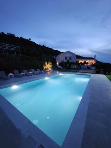 Luxe Villa Amfiario in Attica region, pool & breathtaking views!