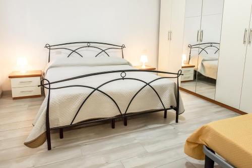 a bedroom with a black bed in a room at N151 - Numana, delizioso bilocale con portico in Numana