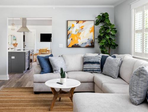 Posezení v ubytování Palmetto Grove Walk to Shem Creek Mins to Dwtn