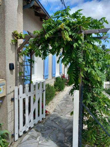 Taman di luar Gîte du Canal de Berry II Beauval 6 personnes