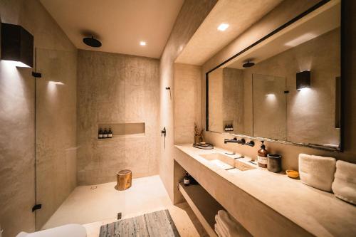 Panoramic 3BR PH with Private Pool photo 3