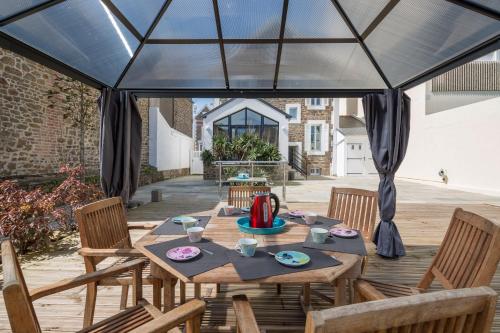 a patio with a table and chairs in a marquee at Villa Sainte Geneviève in Saint Malo