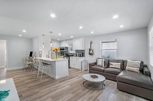 a living room and kitchen with a couch and a table at Casita Delray in Delray Beach
