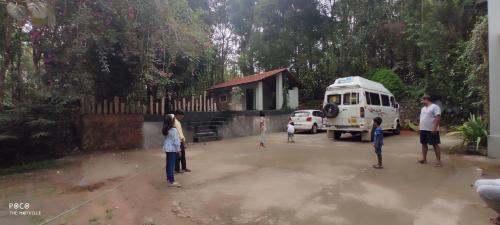 a group of people standing in a parking lot with a van at the motville in Pulpally