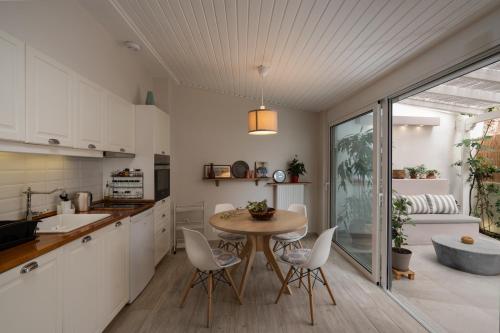 1BR Athenian Serenity 15 Minutes From Acropolis