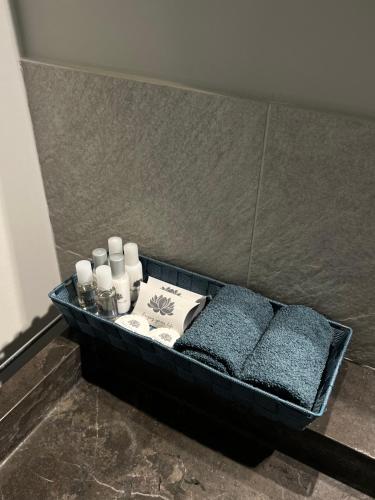 a black container with bottles and towels in a room at GreenValley BnB in Lapedona