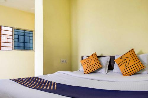 Postel nebo postele na pokoji v ubytování OYO Hotel Maharaja