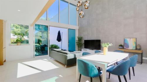 Villa Miya - Clever Details, walking distance from the Marina, restaurants, bakeries and supermarkets,, free wifi, pool