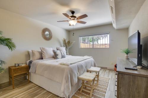 מיטה או מיטות בחדר ב-Yuma Vacation Rental with Community Pool!