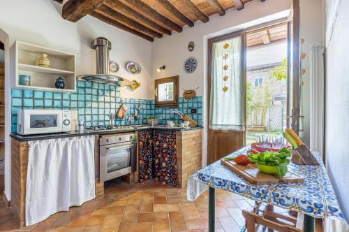 Cozy Green Country House with Garden & Parking