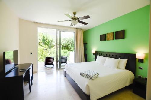 En eller flere senge i et værelse på Mamitas Village by Casago