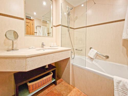 Ένα μπάνιο στο Encosta da Praia