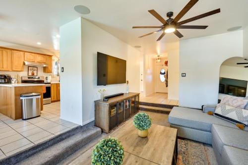Η κουζίνα ή μικρή κουζίνα στο Yuma Vacation Rental with Private Pool and Patio!