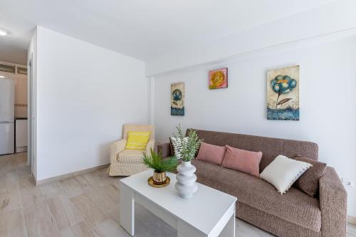 797 Holiday Rentals - Apartamento para 3 en Piscis con piscinas