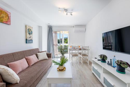 797 Holiday Rentals - Apartamento para 3 en Piscis con piscinas