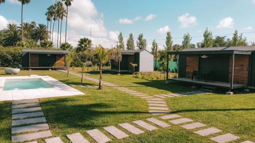 Taman di luar Palmares Housing